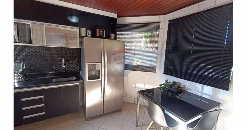 Casa de Condomínio para venda em Jacarepaguá de 200.00m² com 3 Quartos, 2 Suites e 3 Garagens