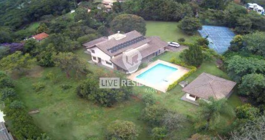 Casa para venda em Condomínio Itaembu de 451.00m² com 3 Quartos, 2 Suites e 9 Garagens
