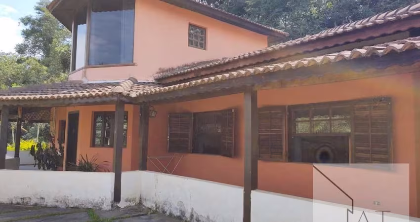 Chácara para venda em Portão de 350.00m² com 5 Quartos, 1 Suite e 8 Garagens