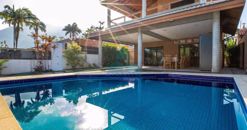 Casa para venda em Condomínio Lagoinha de 300.00m² com 4 Quartos, 4 Suites e 3 Garagens