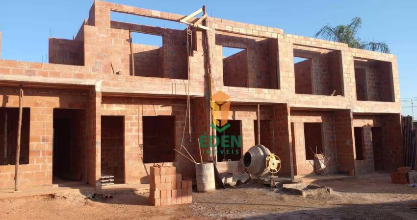 Sobrado para venda em Éden de 76.00m² com 2 Quartos, 1 Suite e 2 Garagens