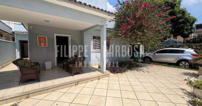 Casa para venda em Vila da Penha de 125.00m² com 3 Quartos, 1 Suite e 4 Garagens