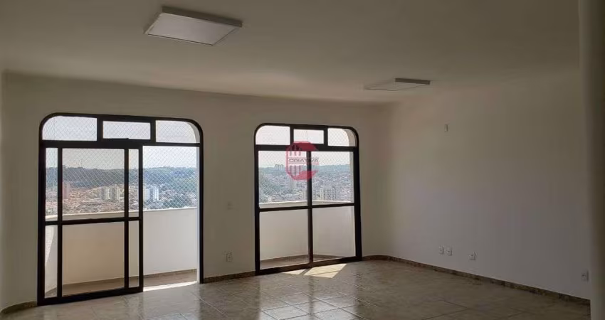 Apartamento para alugar em Centro de 200.00m² com 3 Quartos, 1 Suite e 3 Garagens