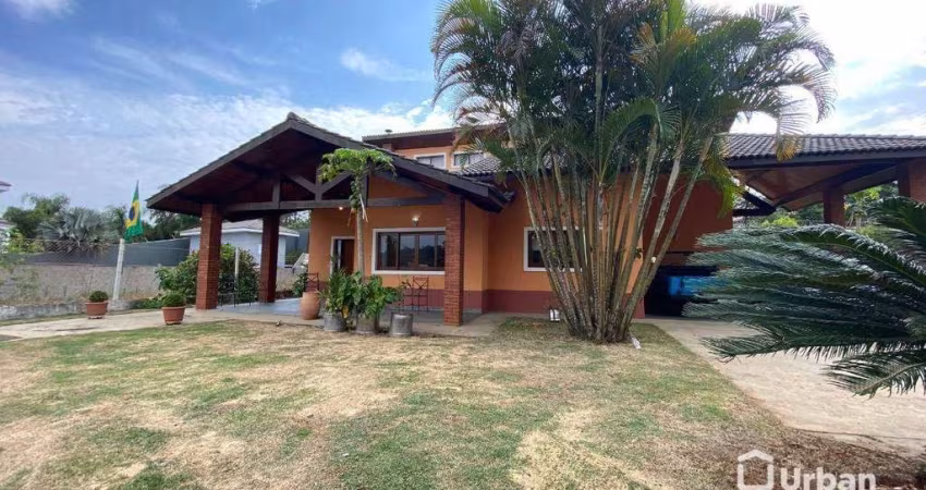 Casa de Condomínio para venda e aluguel em Granja Viana de 359.00m² com 3 Quartos, 1 Suite e 12 Garagens