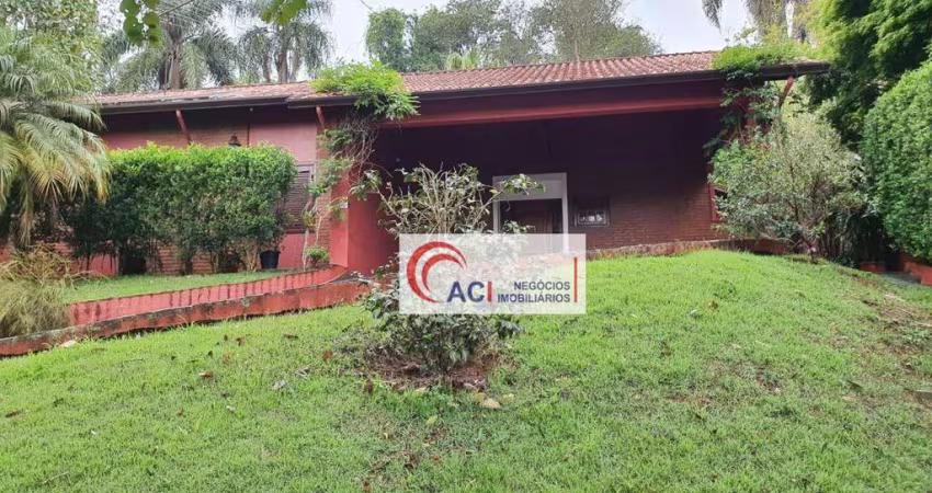 Casa de Condomínio para venda em Granja Viana de 235.00m² com 3 Quartos, 1 Suite e 4 Garagens