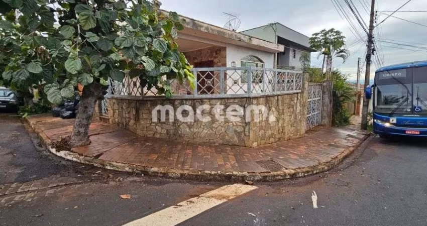 Casa para venda em Campos Elíseos de 262.00m² com 3 Quartos, 1 Suite e 4 Garagens