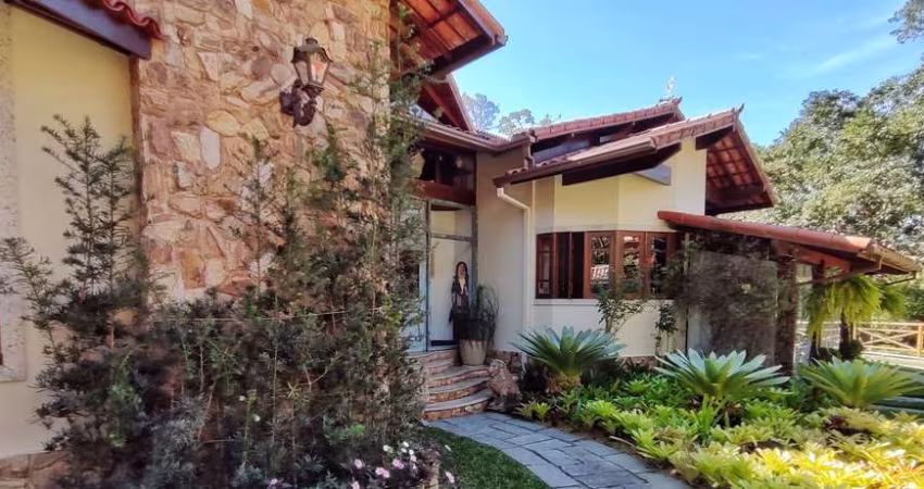 Casa de Condomínio para venda em Itaipava de 504.00m² com 4 Quartos, 4 Suites e 9 Garagens