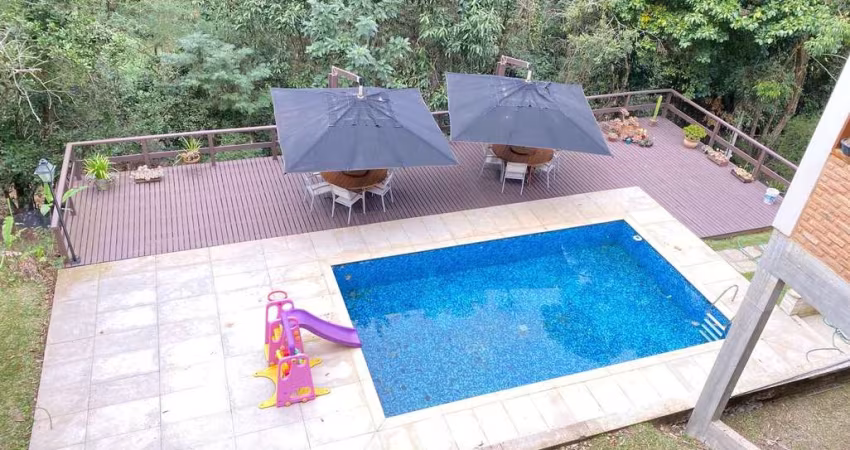 Casa de Condomínio para venda em Itaipava de 317.00m² com 5 Quartos, 3 Suites e 8 Garagens