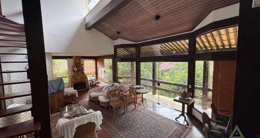 Casa de Condomínio para venda em Cuiabá de 273.00m² com 4 Quartos, 4 Suites e 3 Garagens