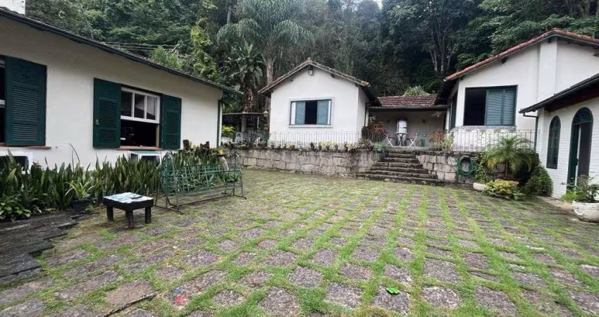 Casa para venda em Nogueira de 449.00m² com 4 Quartos e 4 Garagens