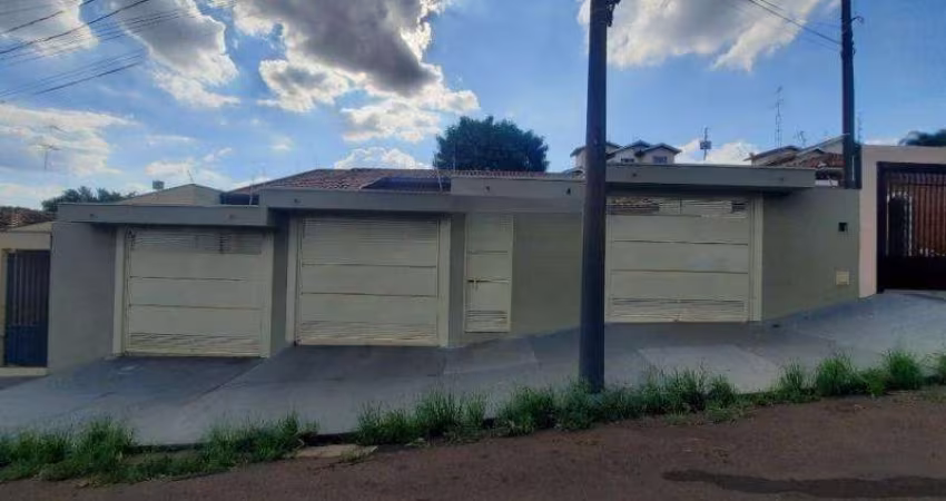 Casa para alugar em Jardim Santa Paula de 190.00m² com 3 Quartos, 1 Suite e 6 Garagens