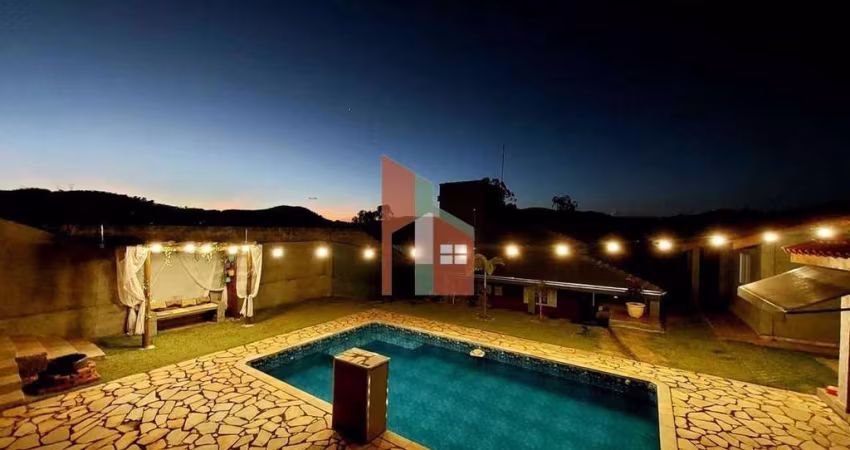 Casa para venda em Piracaia de 246.00m² com 3 Quartos, 1 Suite e 3 Garagens