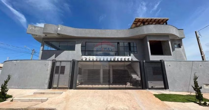 Sobrado para venda em Residencial Ouro Verde de 400.00m² com 5 Quartos e 4 Suites