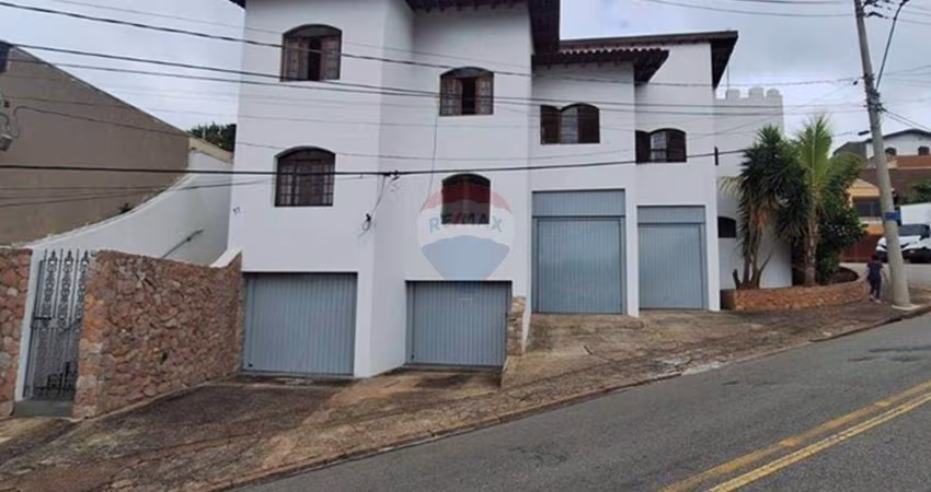 Casa para venda em Jardim Messina de 295.00m² com 5 Quartos, 1 Suite e 6 Garagens