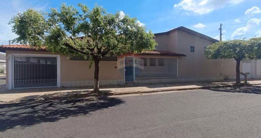 Casa para venda em Vila Alta de 260.00m² com 3 Quartos, 1 Suite e 3 Garagens