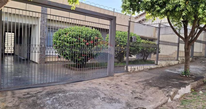 Casa para venda em Centro de 302.00m² com 4 Quartos, 2 Suites e 5 Garagens