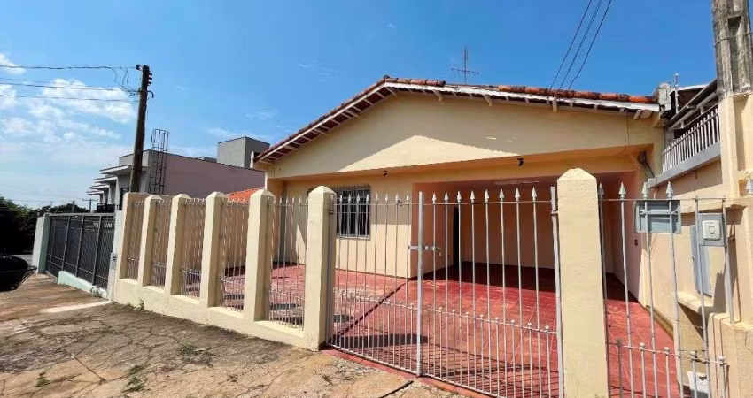 Casa para alugar em Vila Miguel Vicente Cury de 150.00m² com 3 Quartos, 1 Suite e 3 Garagens