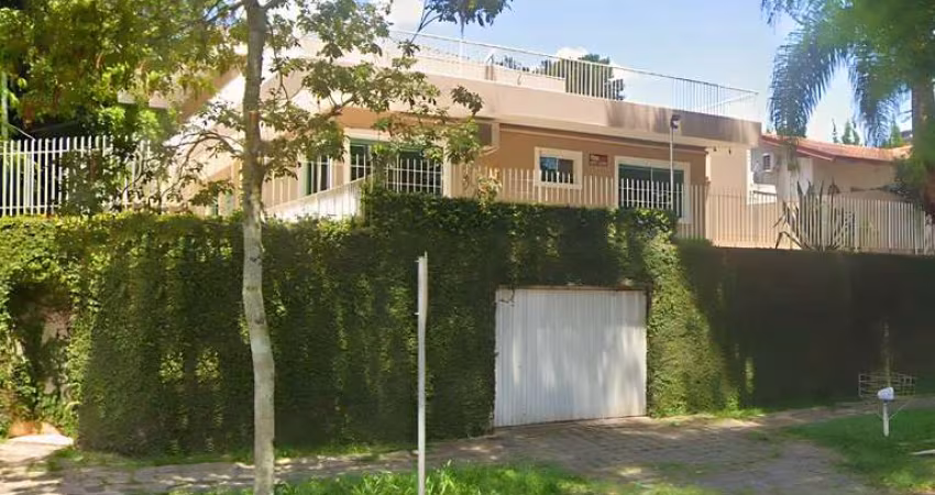 Casa para venda em Bigorrilho de 242.00m² com 6 Quartos, 5 Suites e 6 Garagens