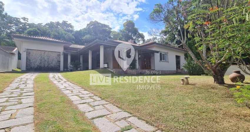 Casa para venda em Parque São Gabriel de 214.00m² com 3 Quartos, 1 Suite e 11 Garagens