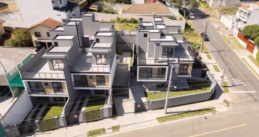 Sobrado para venda em Pilarzinho de 141.00m² com 3 Quartos, 1 Suite e 2 Garagens