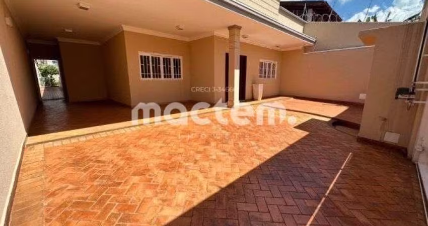 Casa para venda em Jardim Antártica de 311.00m² com 5 Quartos, 3 Suites e 5 Garagens