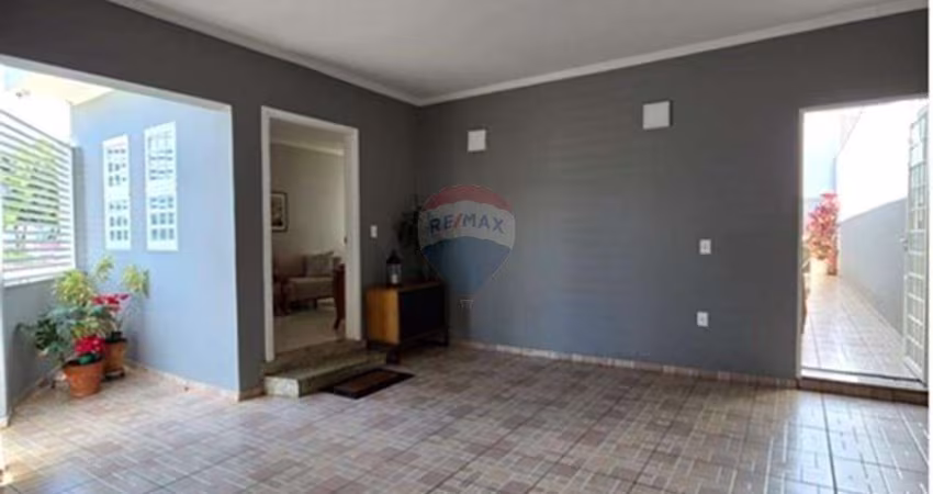 Casa para venda em Jardim Residencial Flamboyant de 148.00m² com 2 Quartos, 1 Suite e 2 Garagens