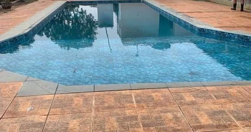 Chácara para venda em Jardim Do Lago de 200.00m² com 2 Quartos, 1 Suite e 4 Garagens