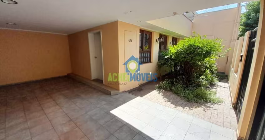 Casa para alugar em Centro de 315.31m² com 3 Quartos, 1 Suite e 3 Garagens