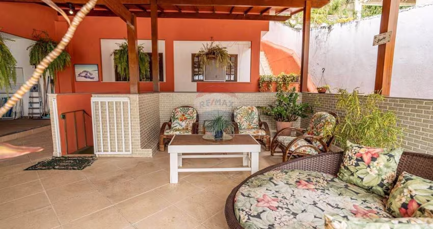Casa para venda em Jardim Guanabara de 335.00m² com 4 Quartos, 2 Suites e 2 Garagens