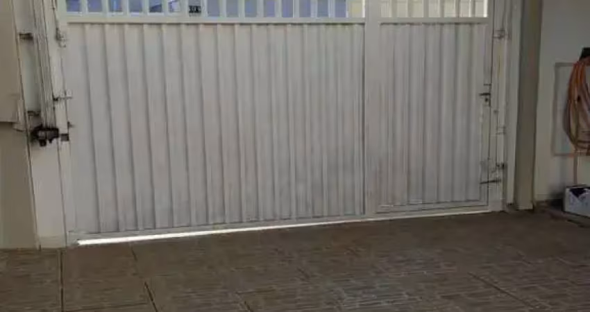 Casa para alugar em Centro de 250.00m² com 3 Quartos, 2 Suites e 4 Garagens