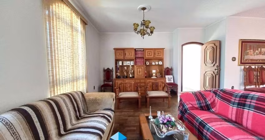 Casa para venda em Vila Claudia de 262.00m² com 3 Quartos, 1 Suite e 1 Garagem