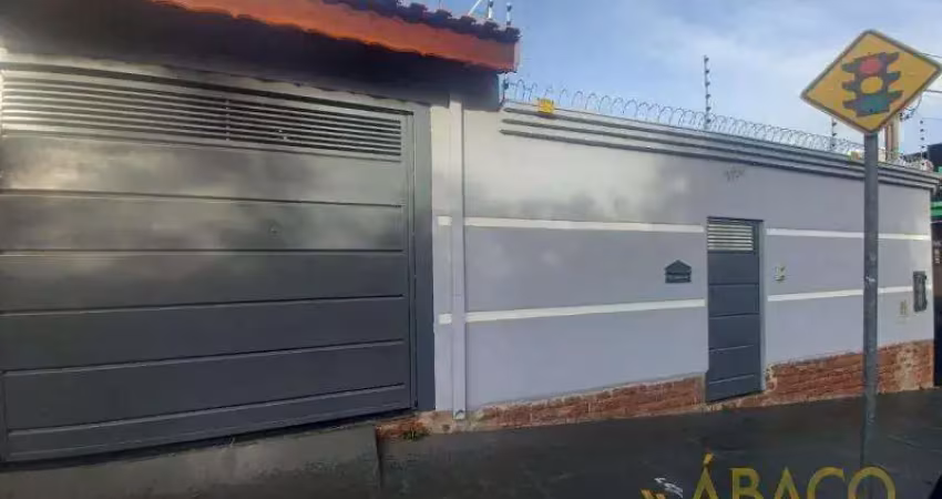 Casa para alugar em Centro de 220.00m² com 4 Quartos, 1 Suite e 4 Garagens