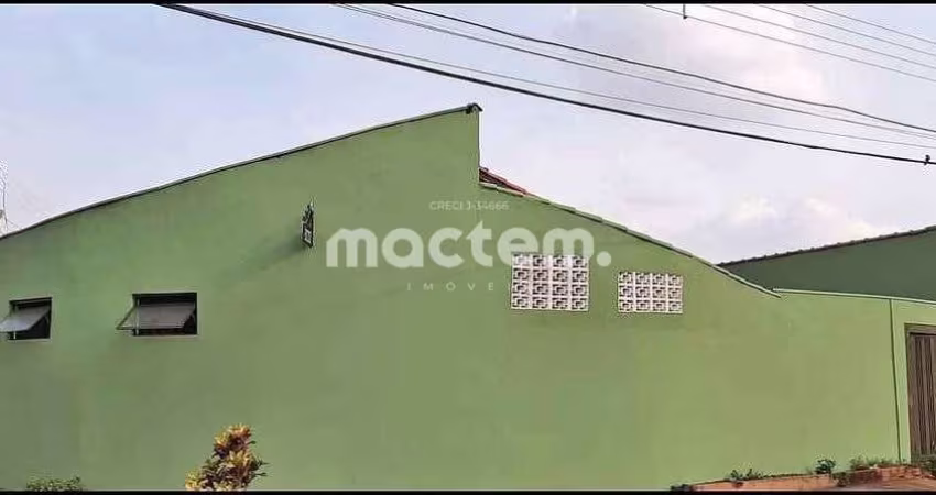 Casa para venda em Conjunto Habitacional Jardim Das Palmeiras de 220.00m² com 3 Quartos, 1 Suite e 3 Garagens