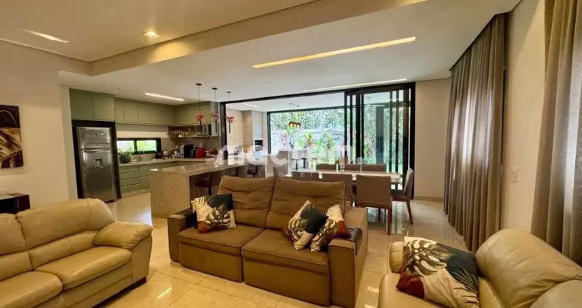 Casa de Condomínio para venda em Condomínio Bella Città de 285.00m² com 3 Quartos, 3 Suites e 4 Garagens