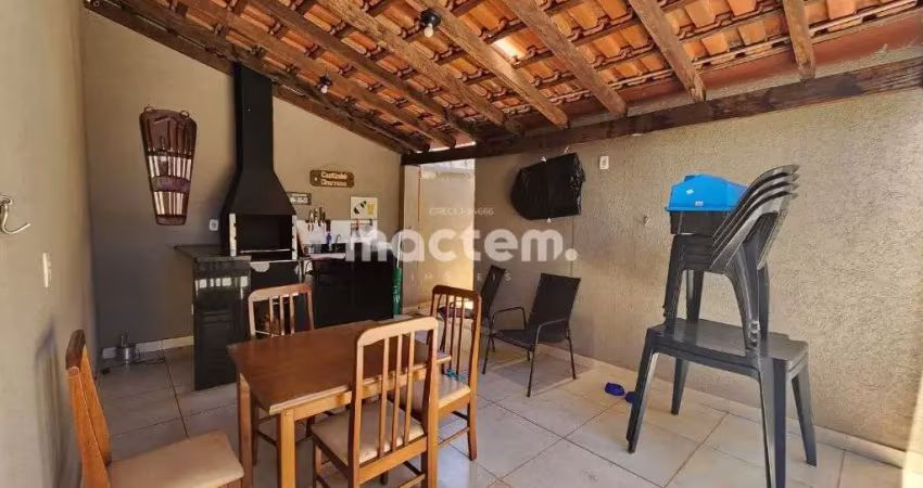 Casa para venda em Conjunto Habitacional Jardim Das Palmeiras de 128.00m² com 3 Quartos, 1 Suite e 2 Garagens
