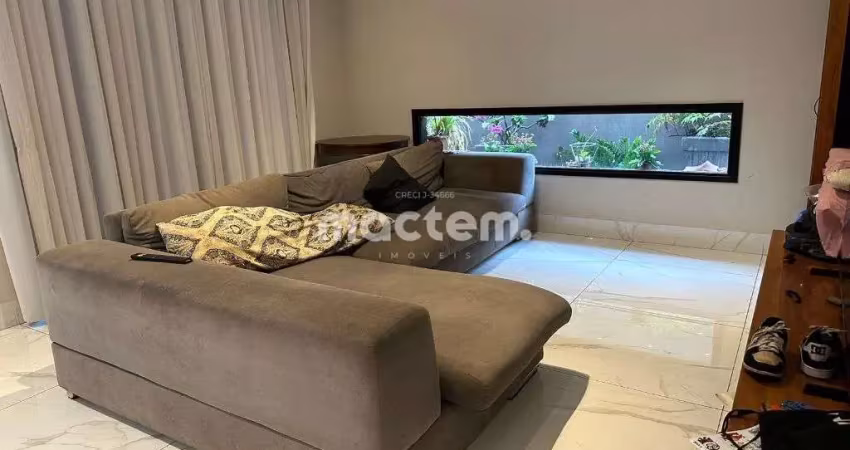 Casa de Condomínio para venda em Portal Da Mata de 258.00m² com 3 Quartos, 3 Suites e 4 Garagens
