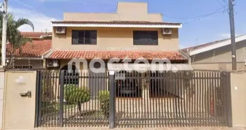 Sobrado para venda em Jardim Recreio de 275.00m² com 3 Quartos, 1 Suite e 4 Garagens