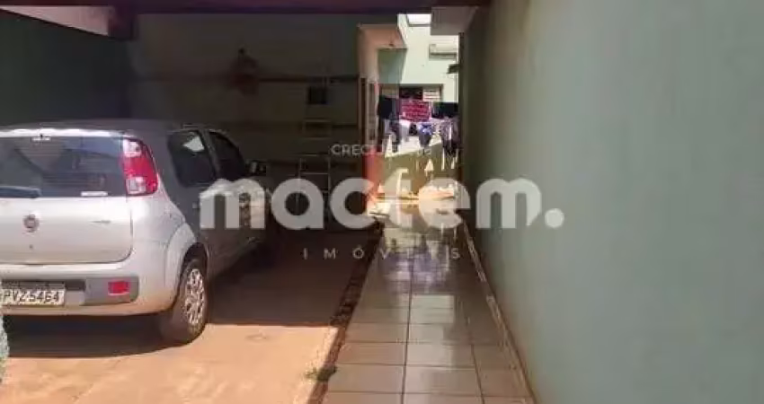 Casa para venda em Jardim Diva Tarlá De Carvalho de 88.00m² com 2 Quartos e 3 Garagens