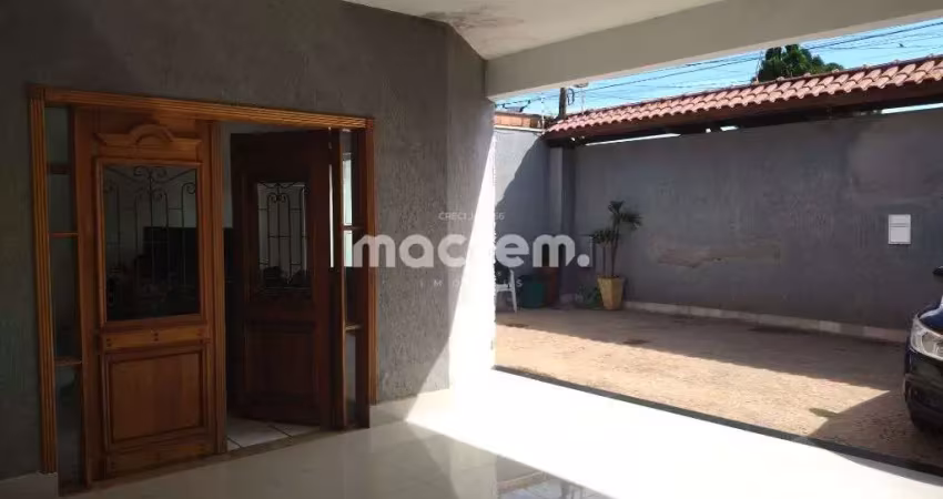 Casa para venda em Planalto Verde de 177.00m² com 3 Quartos, 2 Suites e 4 Garagens