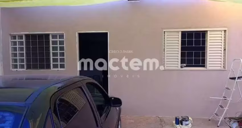 Casa para venda em Parque Dos Flamboyans de 90.00m² com 3 Quartos, 1 Suite e 2 Garagens
