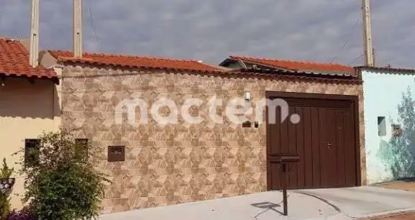 Casa para venda em Parque Das Oliveiras de 160.00m² com 2 Quartos, 1 Suite e 2 Garagens