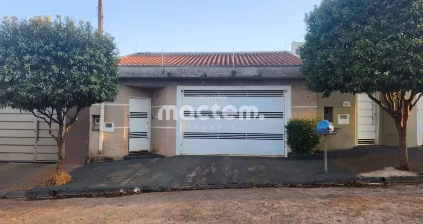 Casa para venda em Parque Das Oliveiras de 130.00m² com 3 Quartos, 1 Suite e 2 Garagens