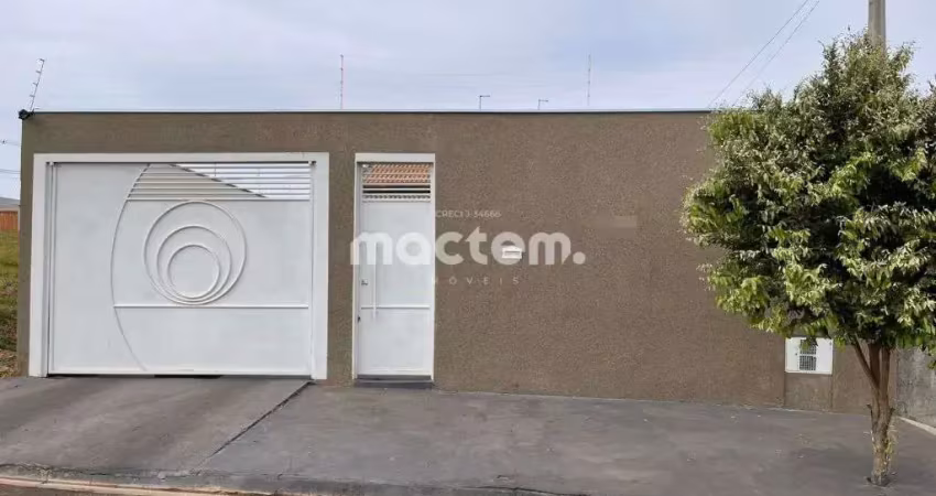Casa para venda em Monte Alto de 116.00m² com 2 Quartos, 1 Suite e 4 Garagens