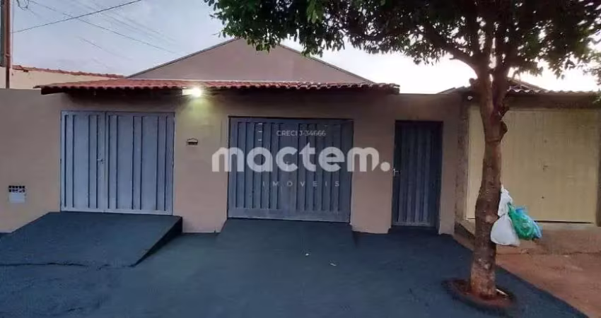 Casa para venda em Jardinópolis de 114.00m² com 4 Quartos, 1 Suite e 2 Garagens