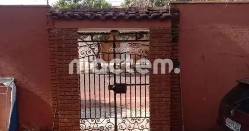 Casa para venda em Parque Residencial Lagoinha de 630.00m² com 3 Quartos, 1 Suite e 6 Garagens