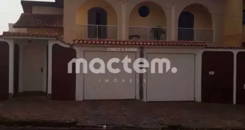 Sobrado para venda em Parque Dos Bandeirantes de 220.00m² com 4 Quartos, 3 Suites e 4 Garagens