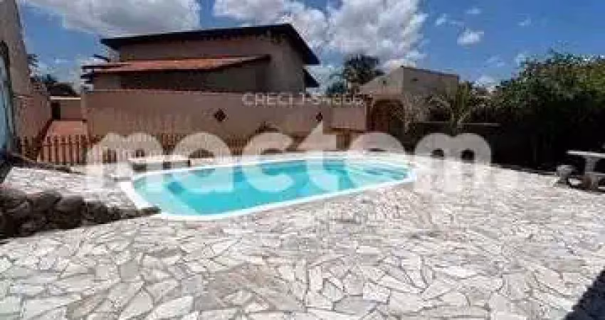 Casa de Condomínio para venda em Condomínio Portal Dos Ipês de 1500.00m² com 5 Quartos, 3 Suites e 5 Garagens