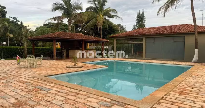 Fazenda / Sítio para venda em Reserva Real de 380.00m² com 3 Quartos, 3 Suites e 5 Garagens