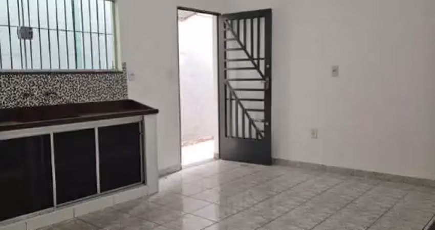 Casa para alugar em Vila Hortência de 160.00m² com 2 Quartos, 1 Suite e 2 Garagens