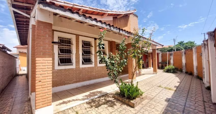 Casa para venda em Vila Nossa Senhora Das Graças de 426.00m² com 3 Quartos, 1 Suite e 4 Garagens